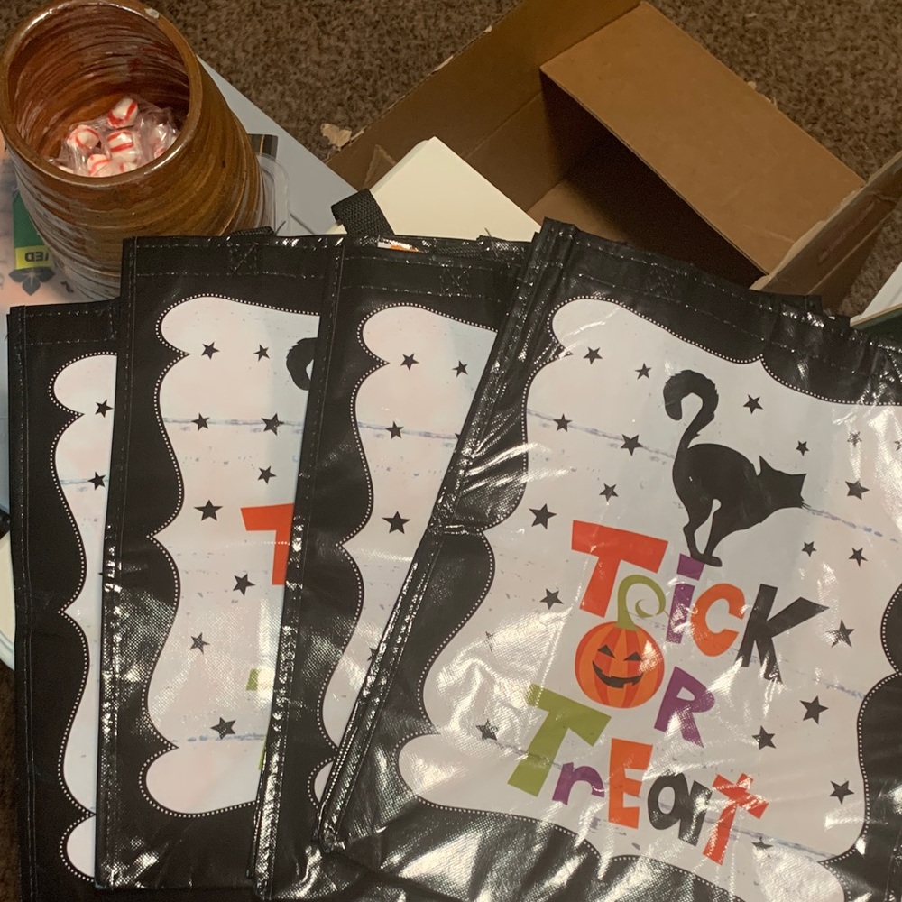 Set of 4 Cracker Barrel Halloween Trick or Treat Bags /Gift/Tote Bags- NWT